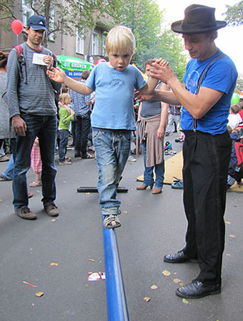 Weltfest am Boxhagener Platz 2013 - Seiltanzen leicht gemacht
