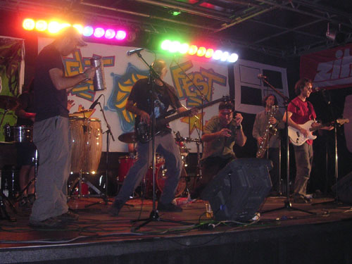 Chico Trujillo Cumbia & M&uacute;sica Fiestera aus Chile