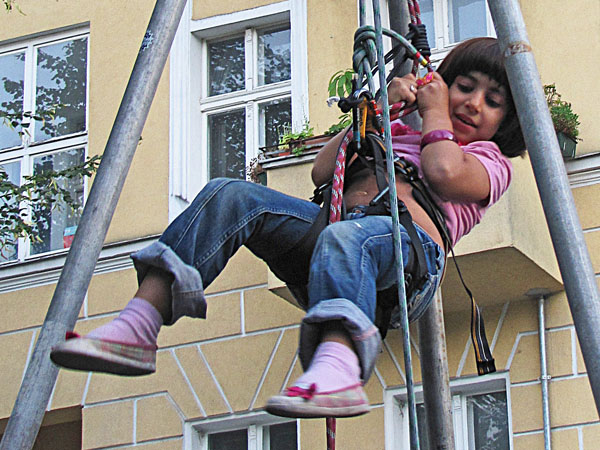 Weltfest am Boxhagener Platz 2013 - Kletterkunst mit Robin Wood