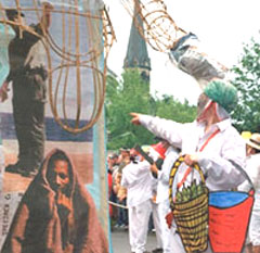 Invisibles, Strassentheater Performance